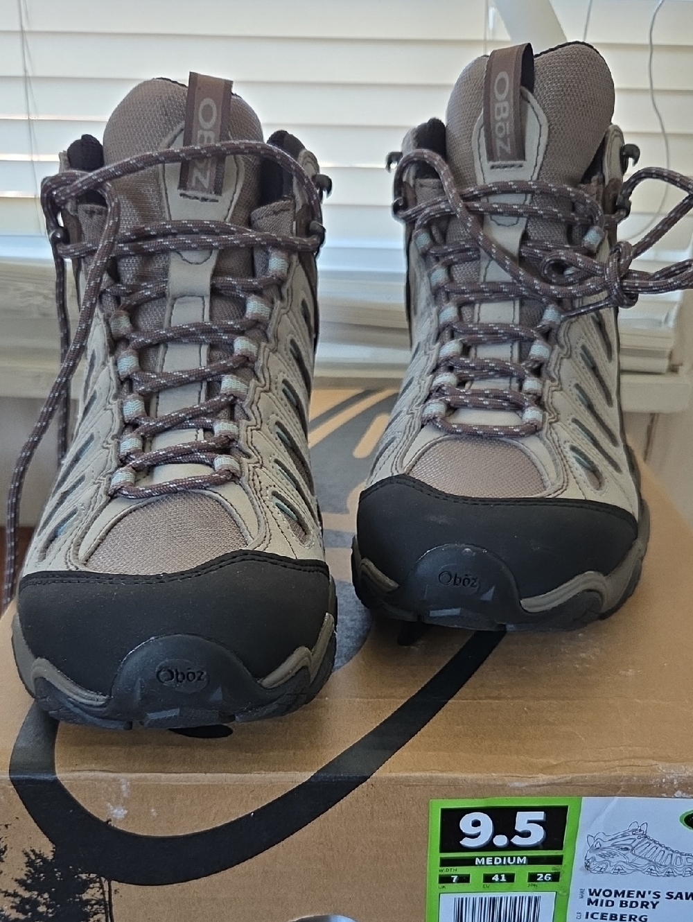 Oboz Women's Sawtooth 9.5 Mid BDRY Color Taupe and Black Hiking Boots - Iceberg